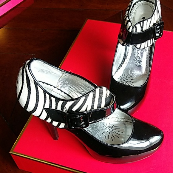 Naughty Monkey Zebra Heels - Picture 2 of 6